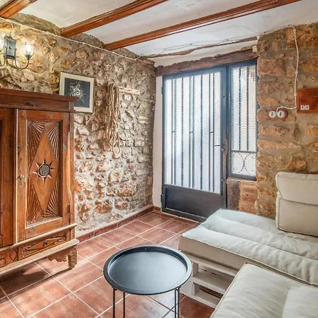 Beautiful In With Kitchen Holiday home